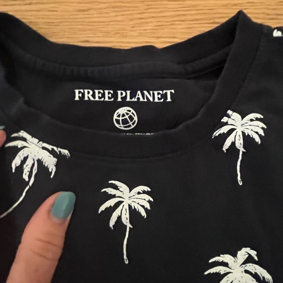 Free Planet Womens Navy Blue Top Shirt w/ Palm Trees Print Large NYC to Malibu - Picture 5 of 7